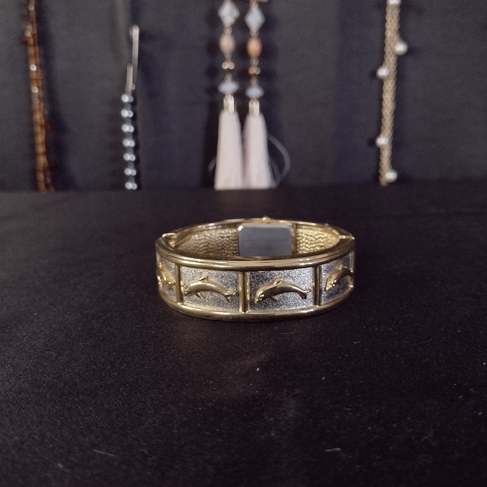 Watch - Picture 2 of 4